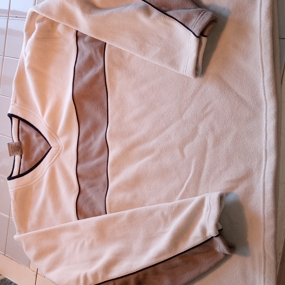 New W/O Tags V-Neck Fleece Size XXL